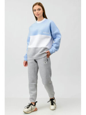 Женский спортивный костюм