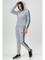 Женский спортивный костюм