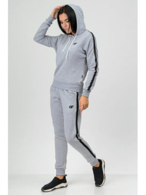 Женский спортивный костюм