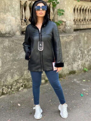 Дубленка женская с капюшоном