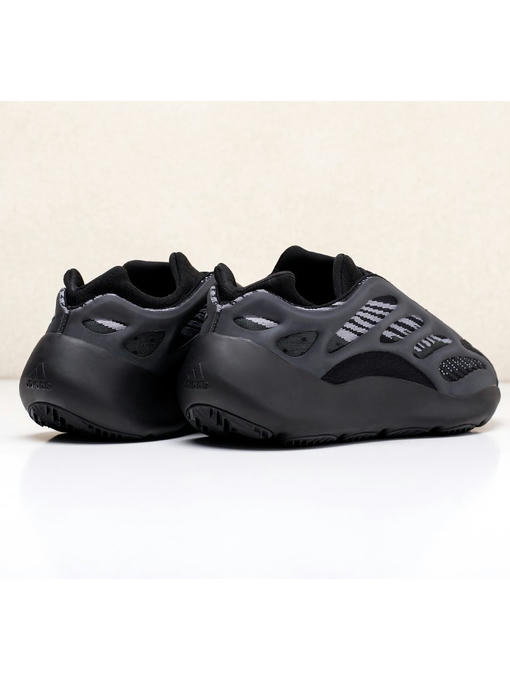 Кроссовки Adidas Yeezy Boost 700 v3 — изображение 3