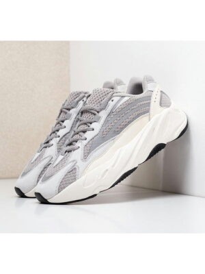 Кроссовки Adidas Yeezy Boost 700 v2