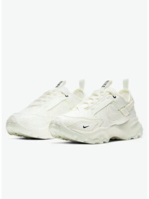 Кроссовки женские Nike Tc 7900 (DD9682-100)