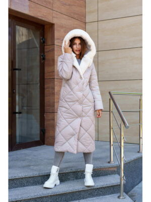 Зимнее пальто молоко