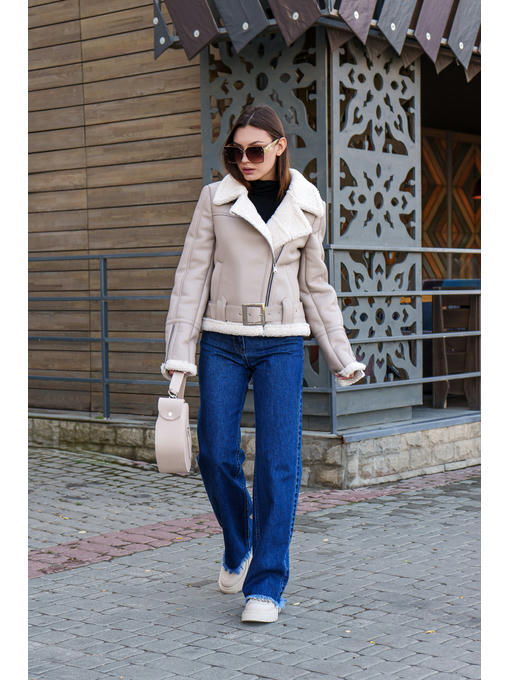 Зимняя дубленка бежевая