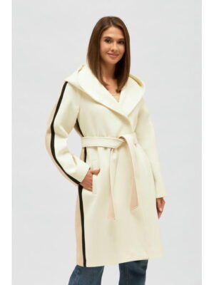 Демисезонное пальто молоко