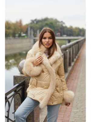 Куртка лак бежевая