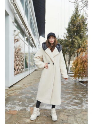 Пальто молоко