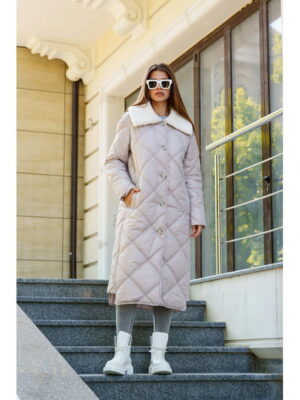 Зимнее пальто молоко