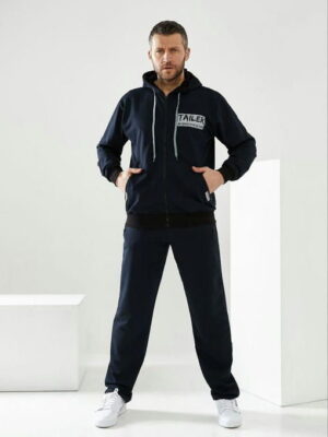 Мужской спортивный костюм