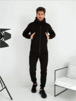 Мужской спортивный костюм