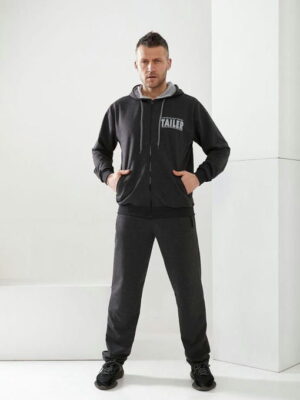 Мужской спортивный костюм