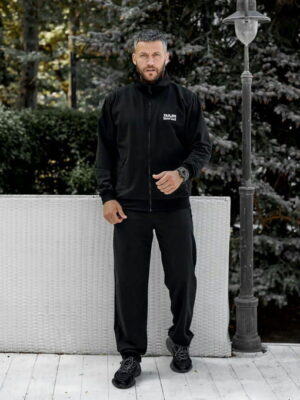 Мужской спортивный костюм