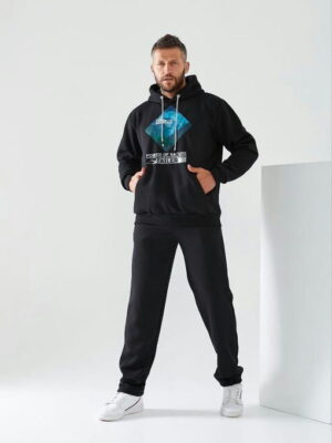 Мужской спортивный костюм