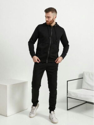 Мужской спортивный костюм